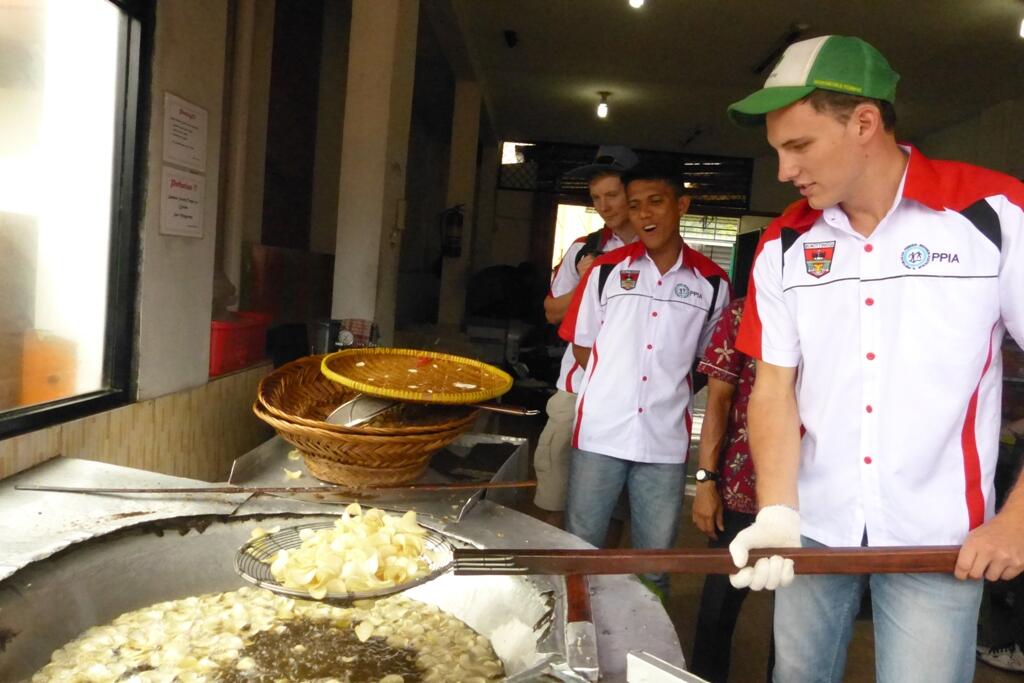 KOTA-KOTA INDONESIA YANG MEMPRODUKSI OLEH OLEH BAGI PENGUNJUNG