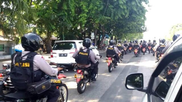 Ke Jakarta Utara, Ahok Dikawal Polisi Bersenjata Lengkap