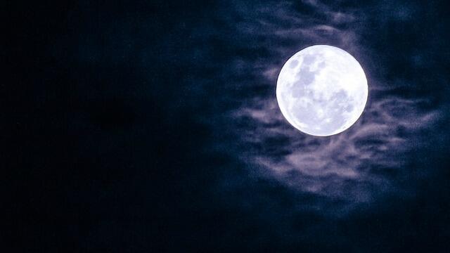 10 FAKTA KEREN LUAR ANGKASA