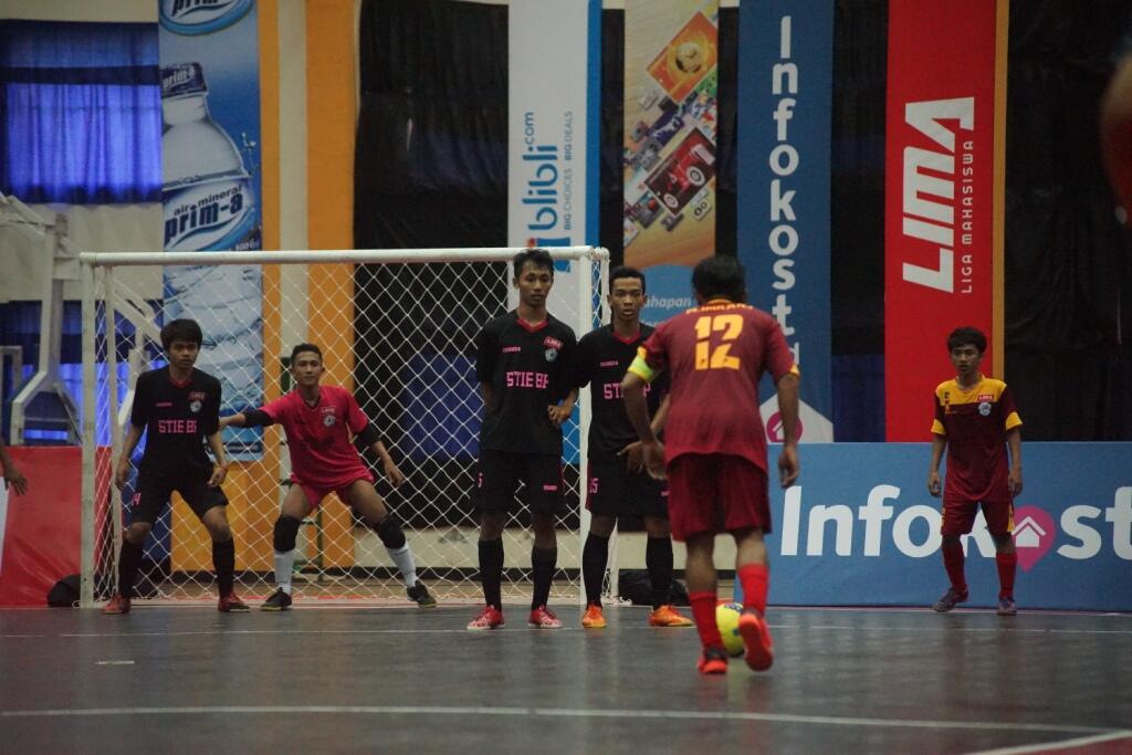 Aksi pemain di ajang LIMA Futsal Greater Jakarta Conference Hari ke-6