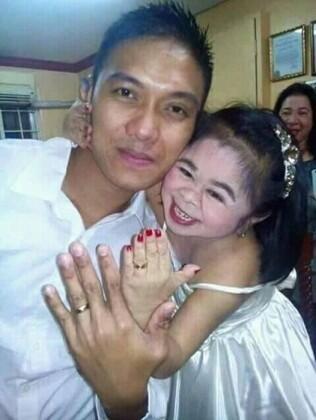 Naomi, Wanita Mini 40 Tahun Dinikahi Pria Tampan