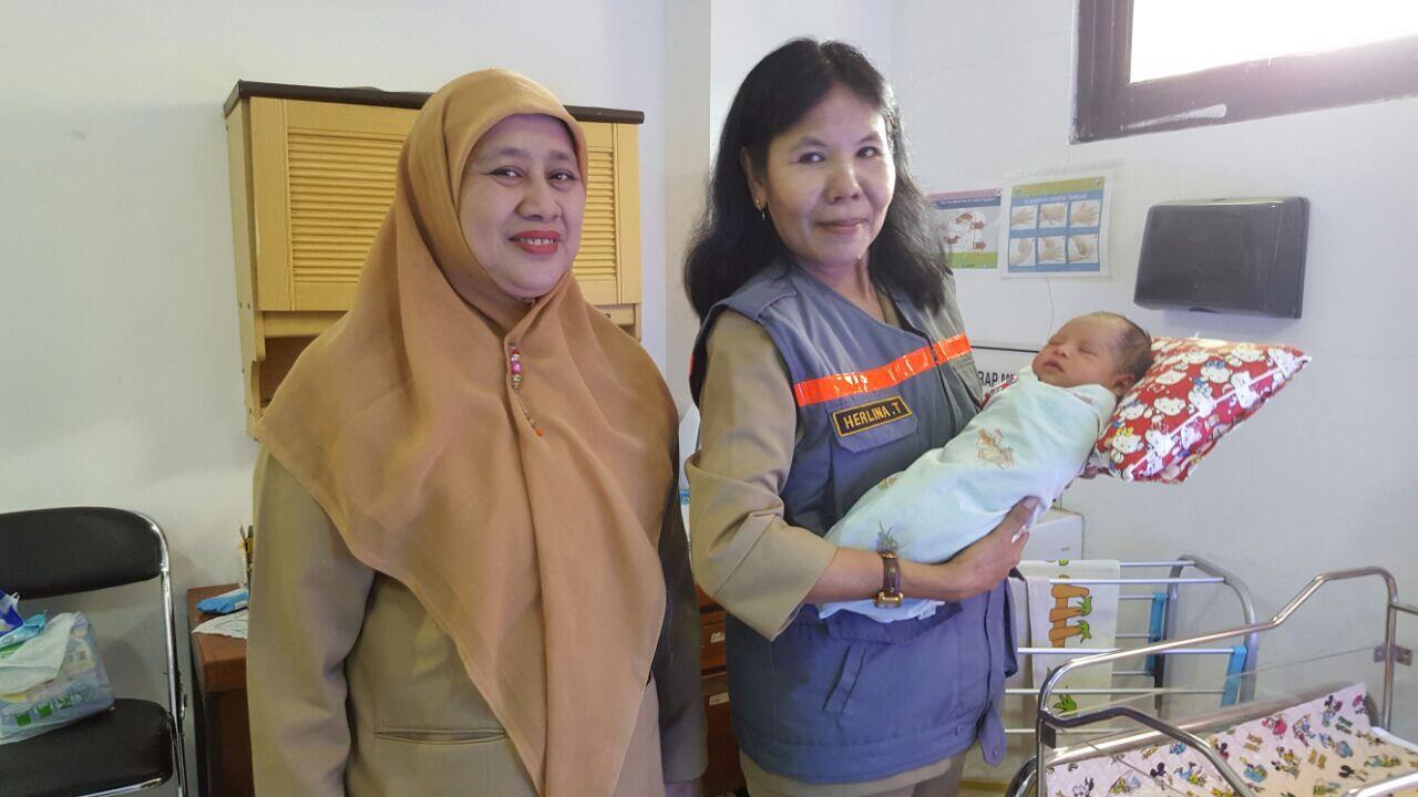 Ditemukan Bayi Berumur Satu Hari, Warga Bukit Duri Geger