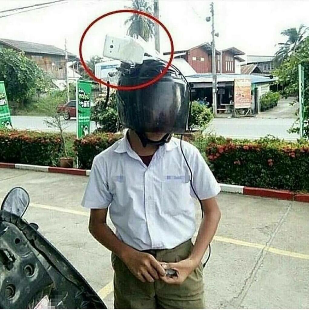Tak ada rotan handphone pun jadi