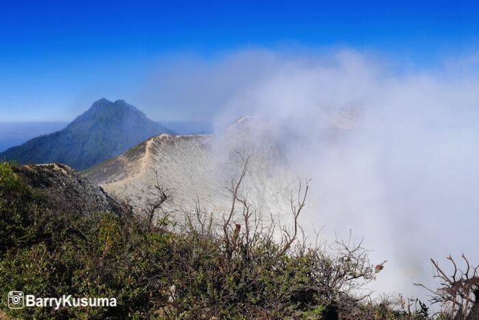 Kawah Ijen, Eksotisme Kawah Asam Terbesar di Dunia.