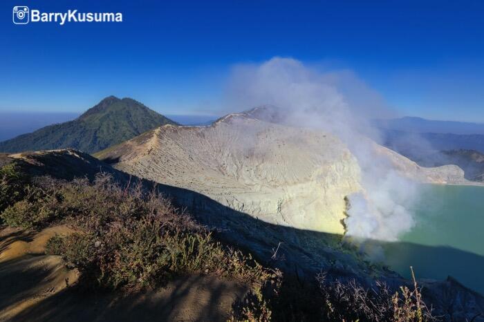 Kawah Ijen, Eksotisme Kawah Asam Terbesar di Dunia.