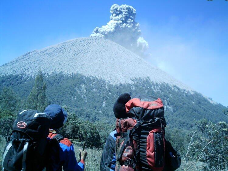 Kronologis Pendaki Meninggal di Mahameru, Semoga Jadi Duka Terakhir di Gunung, Ya!