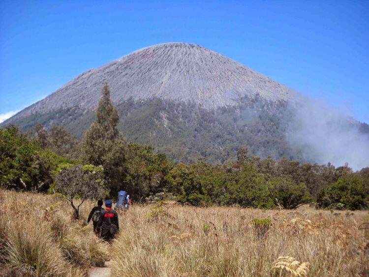 Kronologis Pendaki Meninggal di Mahameru, Semoga Jadi Duka Terakhir di Gunung, Ya!