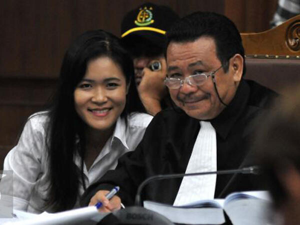 Sederet Keterangan 'Sakti' Para Ahli yang Buat Kubu Jessica Wongso Tersenyum