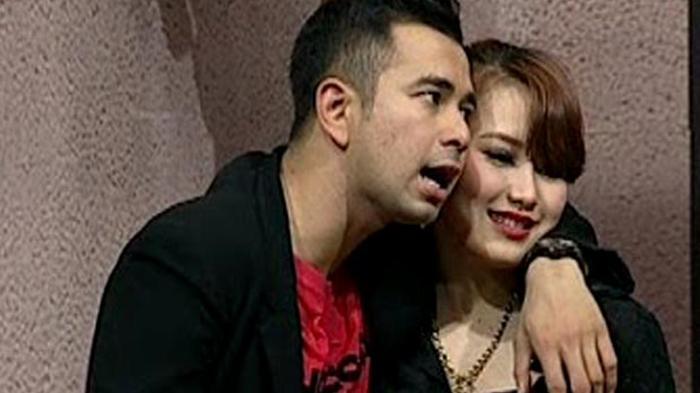 Raffi Ahmad Dan Ayu Ting Ting Kepergok Mesra Di Dalam Mobil Sebuah Apartement?