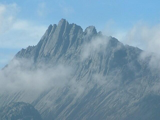 7 Gunung Tertinggi di Asia Tenggara