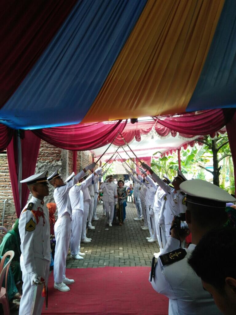 Prosesi Upacara Pedang Pora 