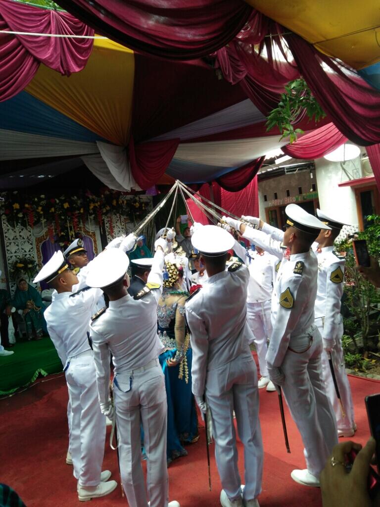 Prosesi Upacara Pedang Pora