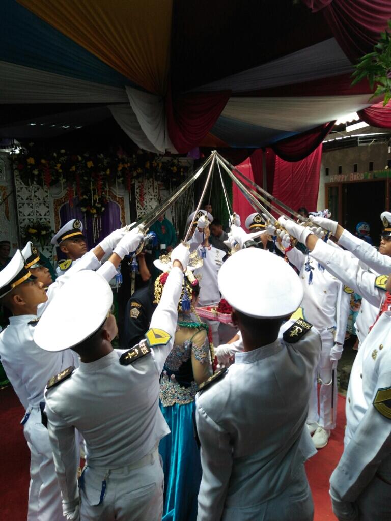 Prosesi Upacara Pedang Pora 