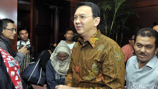 Aksi 'Diam Itu Emas' Ahok Hadapi Serangan Amien Rais