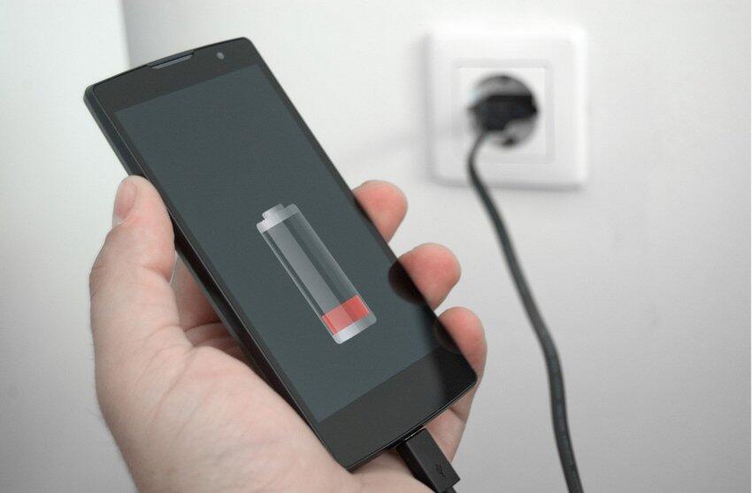 7 Kebiasaan Sepele yang Gak Sadar Ternyata Bikin Smartphone Cepat Rusak