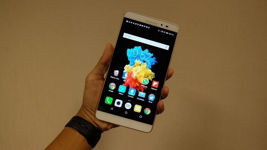 7 Kebiasaan Sepele yang Gak Sadar Ternyata Bikin Smartphone Cepat Rusak