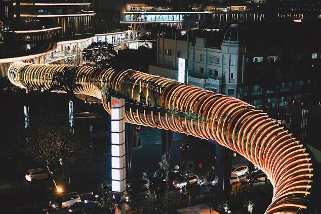 Ini Jembatan Futuristik yang Lagi Hits di Jakarta