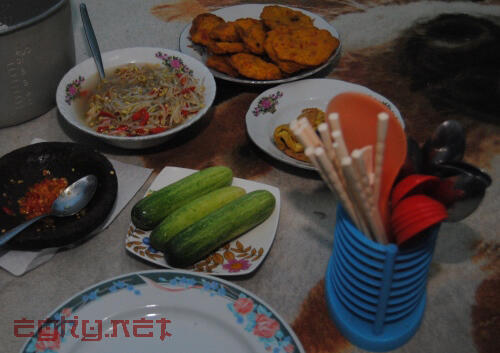 &#91;KOMBAT KULINER&#93; Mulai Lapar? Mari Kita Makan
