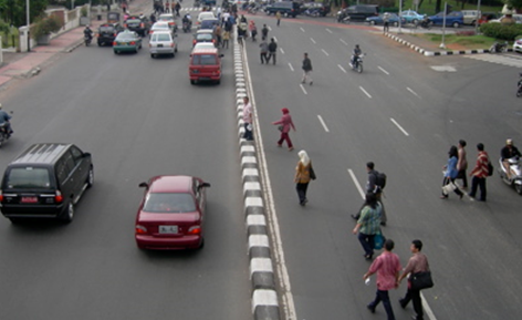 5 Tipe Orang yang Suka Nyebrang Jalan 