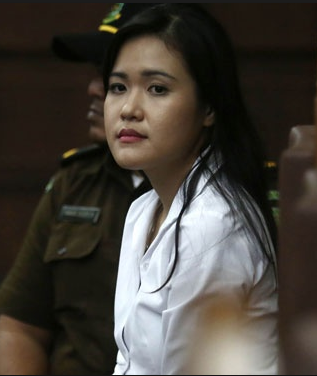 Kedatangan Iron Man/Robert Downey Junior di sidang JESSICA kasus sianida.