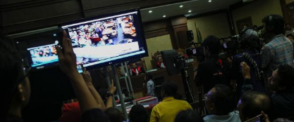 Kedatangan Iron Man/Robert Downey Junior di sidang JESSICA kasus sianida.