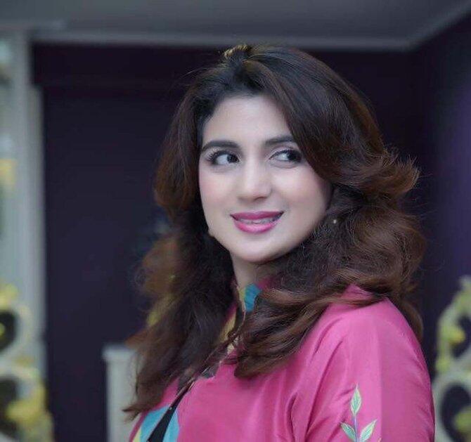 Ini Hana Shahab, Cagub cantik andalan PDIP di Gorontalo