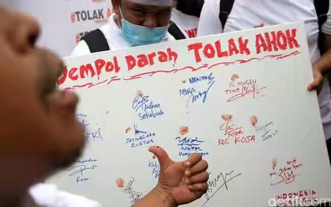 Aksi Cap Jempol Darah Tolak Ahok