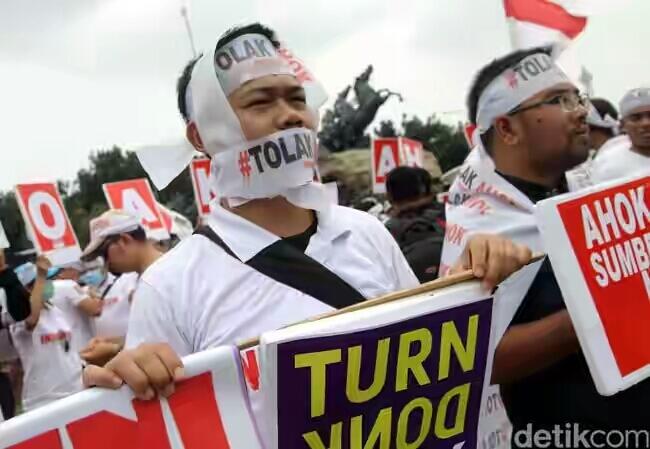 Aksi Cap Jempol Darah Tolak Ahok