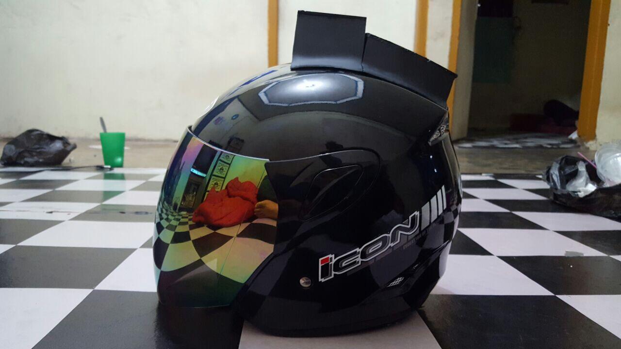 Portabel Charger on Helmet (PhoH)