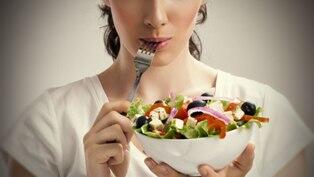 &#91; GATSUONE INFO &#93; 10 Kepribadian Berdasarkan Cara Makan, Agan Yang Mana Nih?