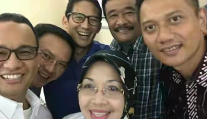 Foto Selfie Cagub-Cawagub DKI Tuai Pujian
