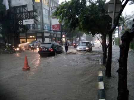 Hujan Deras, Kemang Tergenang Lagi