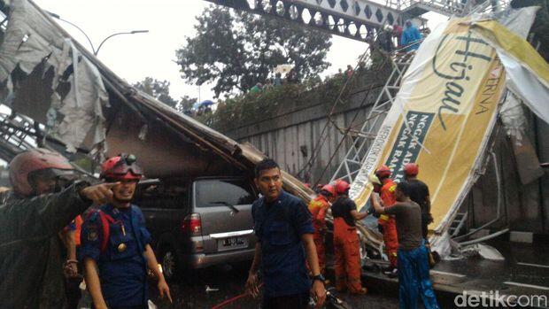 Ahok Minta Maaf JPO di Ps Minggu Ambruk, Korban Akan Diberi Santunan