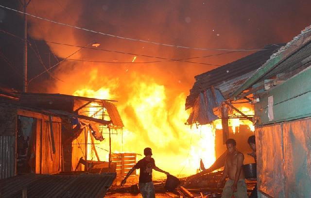 50 Rumah Terbakar di Kramat Sentiong, 300 Jiwa Kehilangan Tempat Tinggal