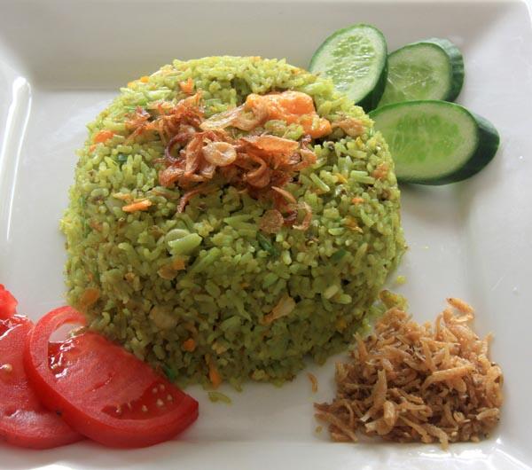 7 Hal yang Cuma Ada di Nasi Goreng Indonesia, Gak Ada di Negara Lain