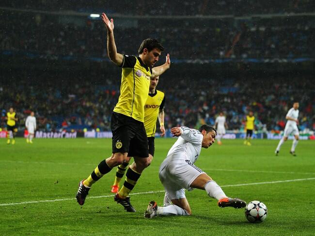 
El Real Mencari Kemenangan Pertama di Signal Iduna Park