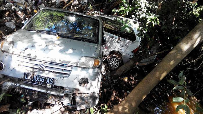 Bencana Banjir Bandang di Kuta Selatan, Warga Kaget Mobilnya Terdampar di Sungai