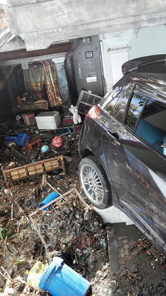Bencana Banjir Bandang di Kuta Selatan, Warga Kaget Mobilnya Terdampar di Sungai