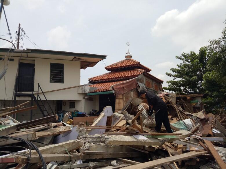 &#91;SEDIH&#93; Rumah di Bukit Duri Rata dengan Tanah, hanya Tersisa Musala