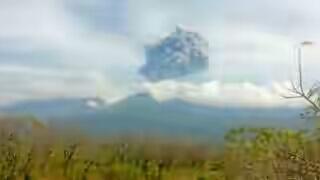 Gunung Barujari meletus, ratusan wisatawan masih dicari