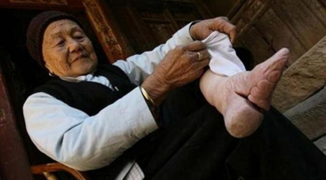10 Kebiasaan Aneh Masa Lalu Yang Kini Tidak Berlaku