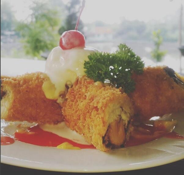tempat nongkrong dan ngopi di bandung yang murah balconyresto namanya 