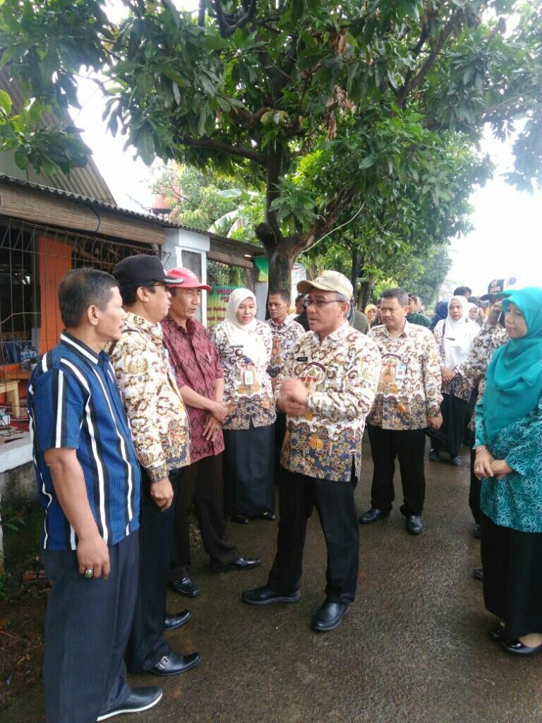 Walikota Depok Tebar 100 Ribu Benih Ikan di Tiga Situ