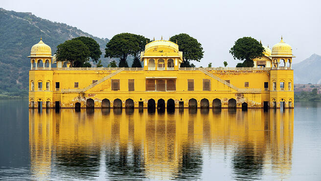 Istana Jal Mahal, Istana Di Tengah Danau Yang Hampir Tenggelam