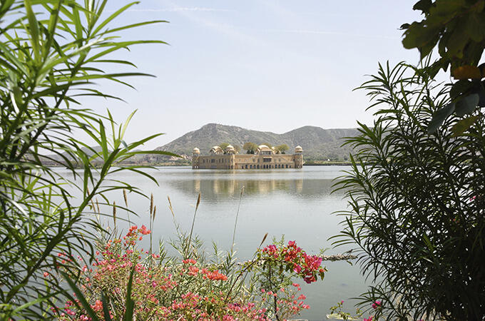 Istana Jal Mahal, Istana Di Tengah Danau Yang Hampir Tenggelam