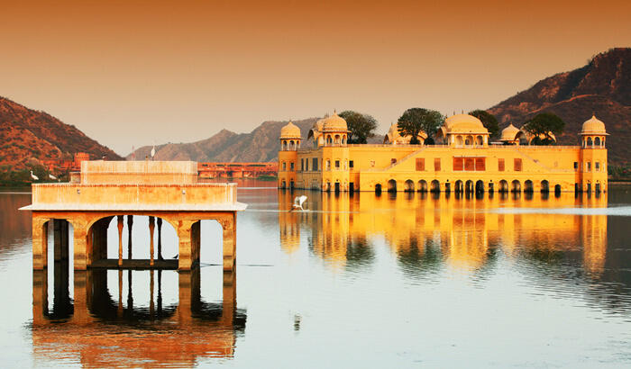 Istana Jal Mahal, Istana Di Tengah Danau Yang Hampir Tenggelam