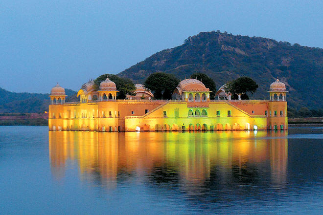 Istana Jal Mahal, Istana Di Tengah Danau Yang Hampir Tenggelam