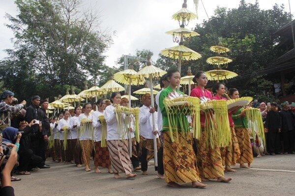 Salah satu Budaya Indonesia (Seren Taun, Kuningan - Jabar 