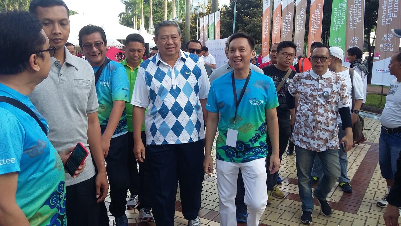 Didampingi SBY dan Hatta, Cagub DKI Agus Yudhoyono Lari Bareng Warga di CFD