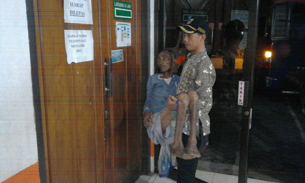 Lansia Manusia Gerobak ini ditemukan Sakit Bersama Istrinya